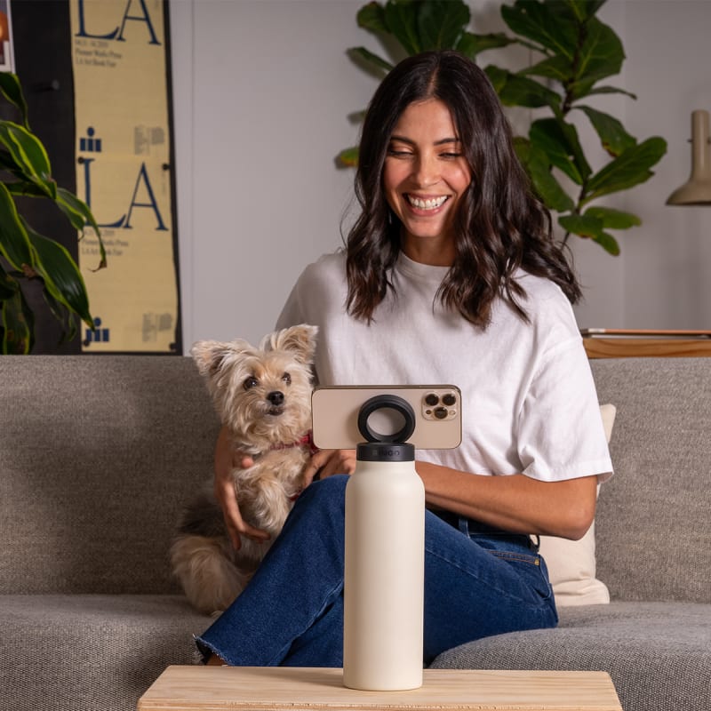 Ringo Water Bottle with Magnetic Phone Mount - Ivory 950ml (32oz)